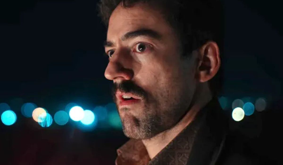 Luis Gerardo Méndez es Víctor Tapia, un policía de la ciudad de Juárez que tiene un conflicto moral en "Narcos México" (Foto: Netflix)