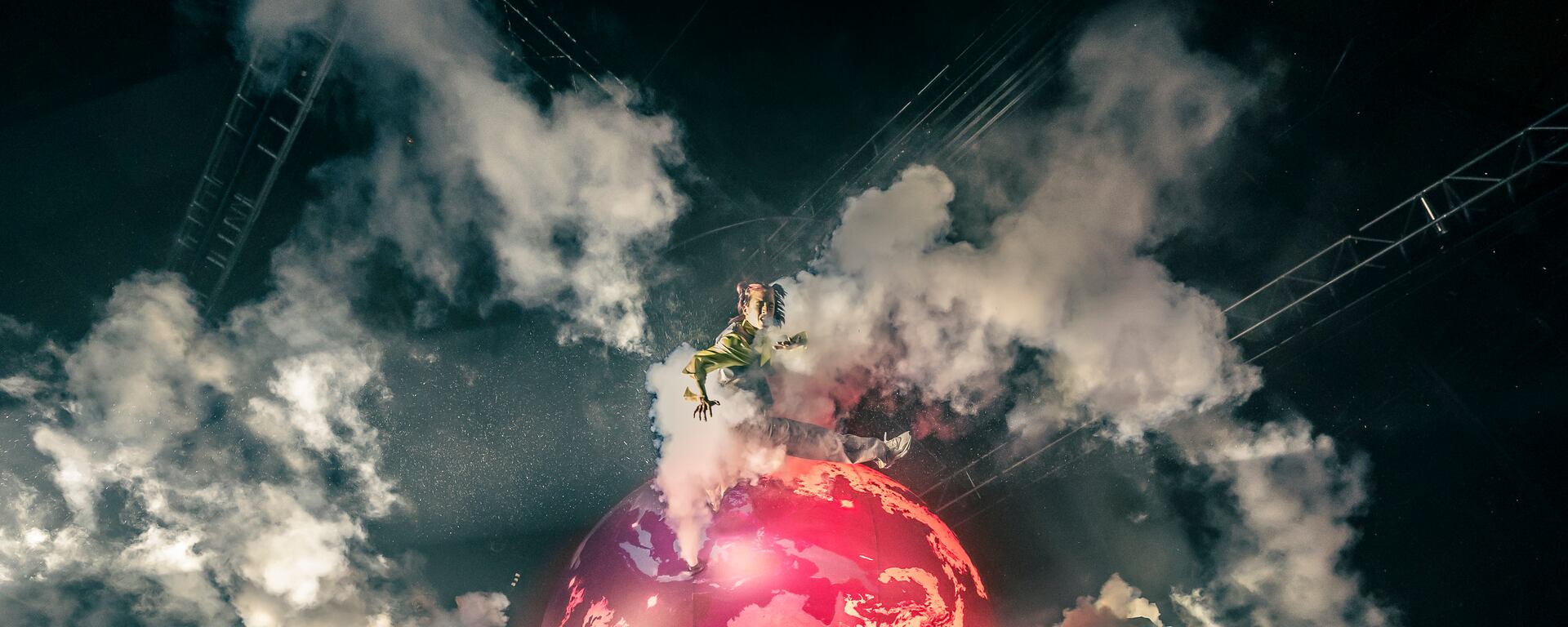 “El show más feliz del mundo”: Fuerza Bruta vuelve a Lima con “AVEN”, un espectáculo sensorial que redefine el teatro contemporáneo