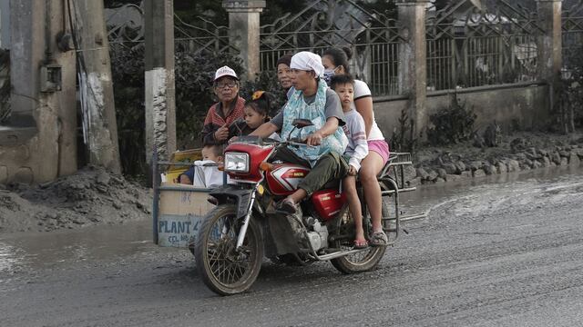 Filipinas: El volcán Taal escupe lava y obliga a evacuar a más de 7.740 personas