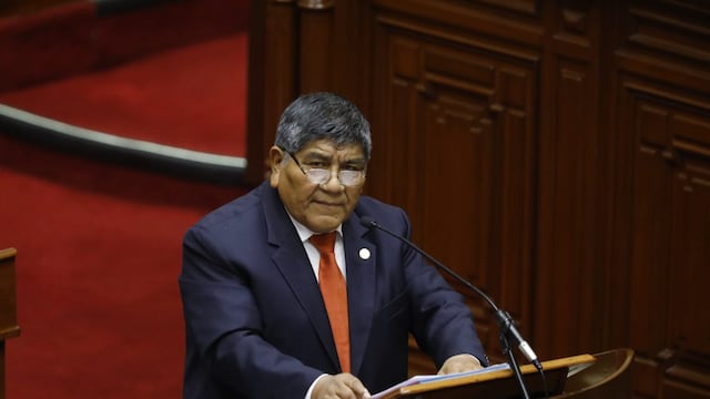 Rómulo Mucho: Bancadas de izquierda presentan moción de censura contra ministro de Energía y Minas