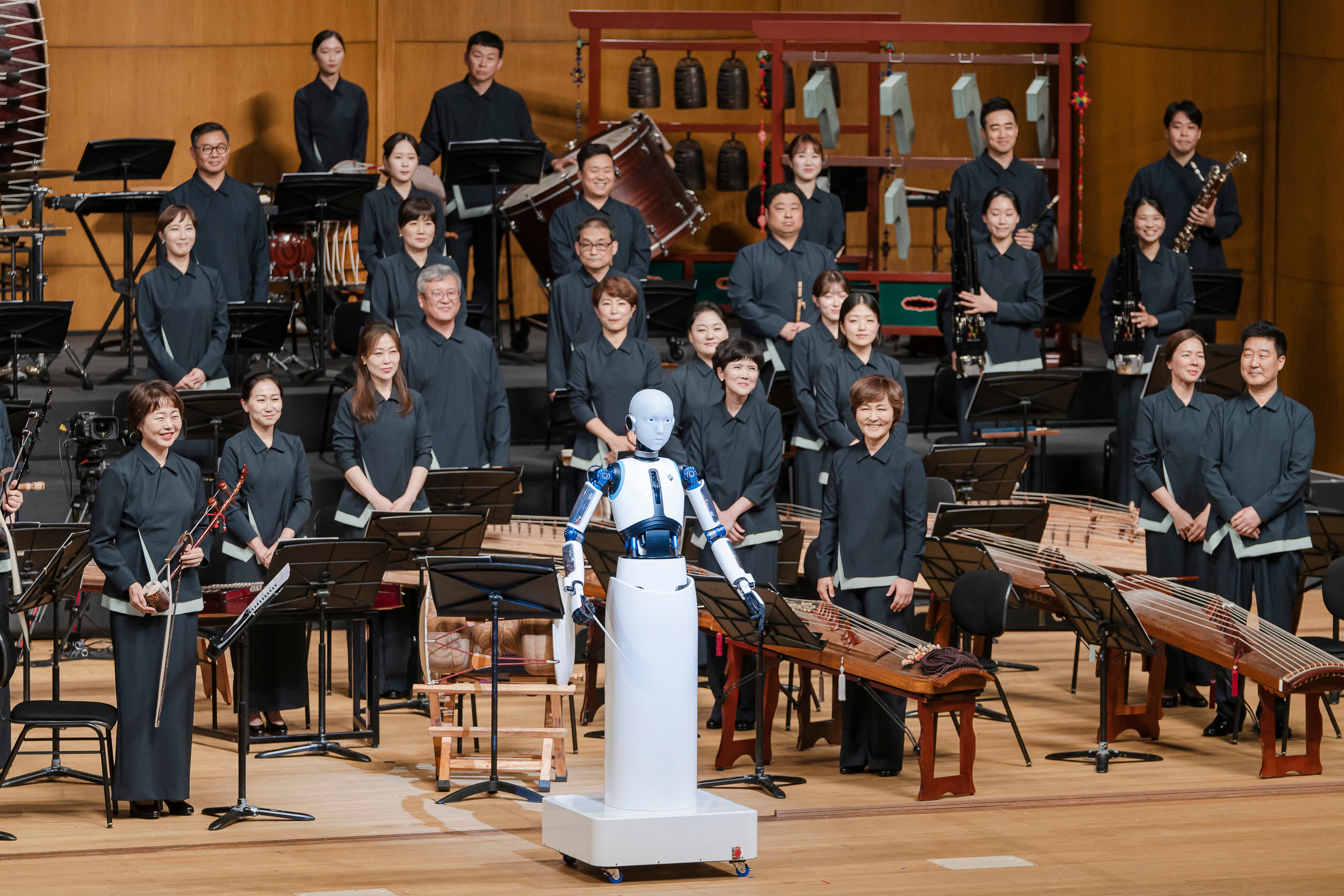 Un robot director de orquesta dirigió un concierto en Corea del Sur.