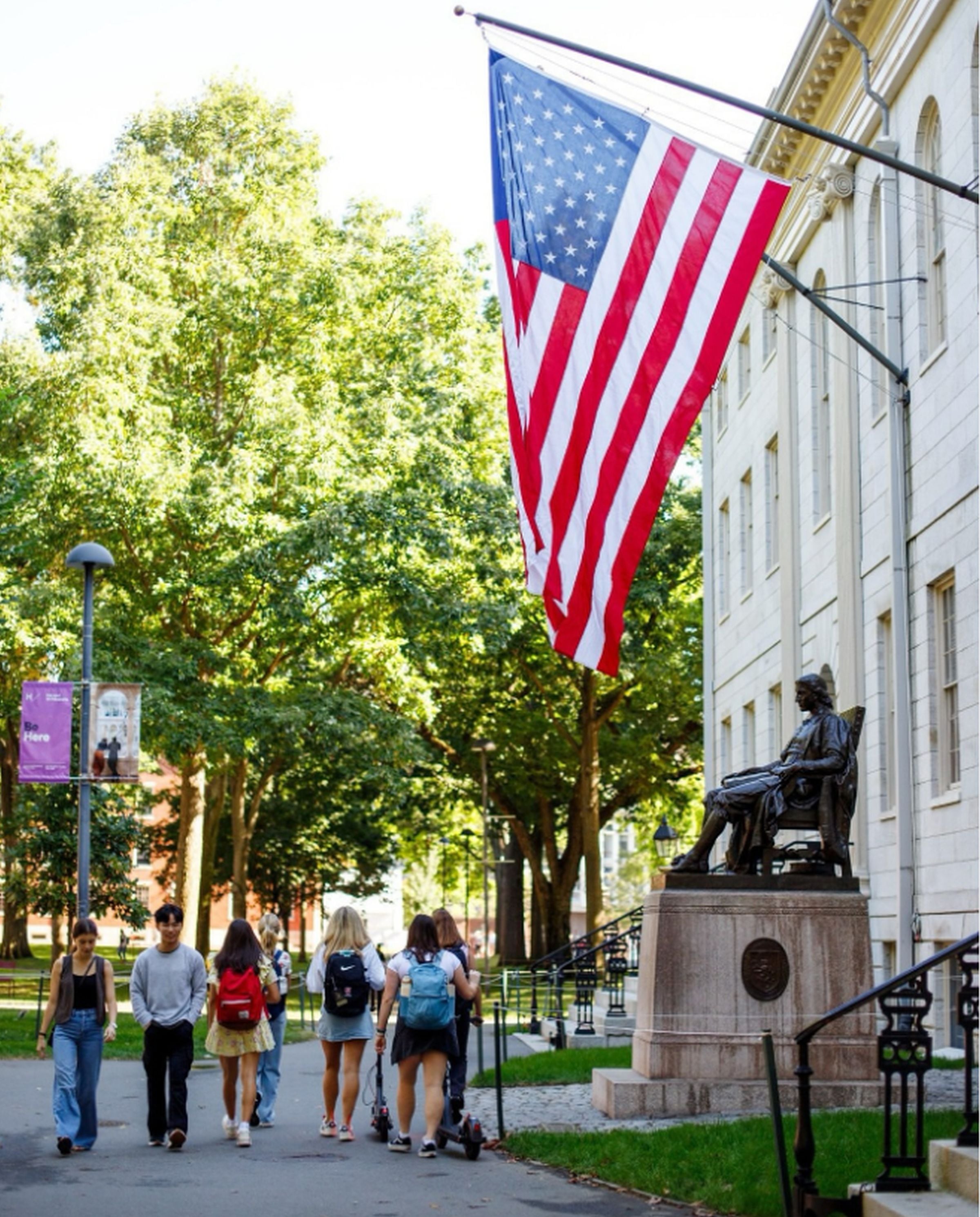 Un egresado de la Universidad de Harvard puede ganar US$99,572 (Foto: Harvard/Facebook)