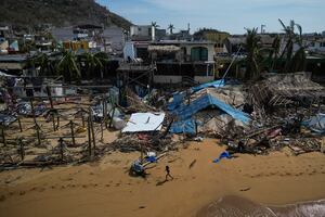 Tres extranjeros entre fallecidos por el huracán Otis en Acapulco y reducen balance a 45 muertos