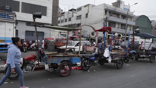 Mercado informal en la avenida Pablo Patrón