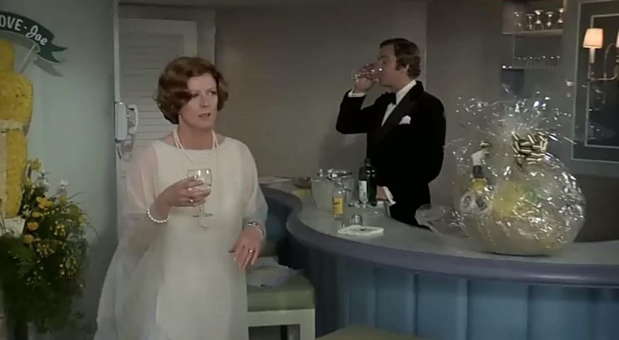 La actriz Maggie Smith interpretando al personaje de Diana Barrie en la película "California Suite" (Foto: Columbia Pictures)