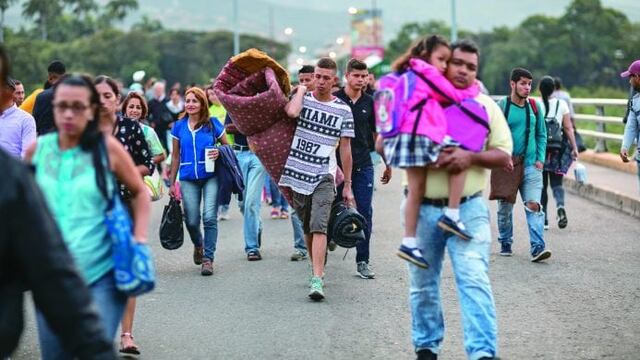 Cuatro de cada diez venezolanos planea irse a otro país