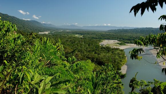 Una vista general del Parque Nacional del Manu, en Río Alto Madre de Dios. (Foto de Corey Spruit vía Wikimedia Commons)
