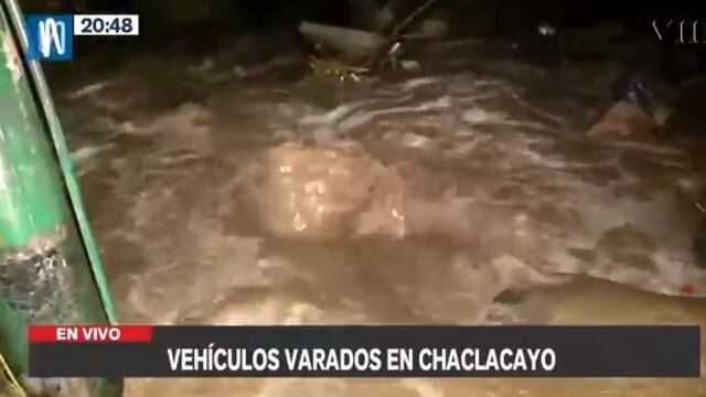 Chaclacayo: viviendas afectadas y vehículos varados por paso del huaico | VIDEO