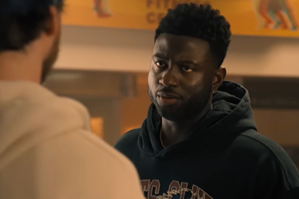 Sinqua Walls como Kamal Allen en "Los blancos no saben saltar" (Foto: 20th Century Studios)