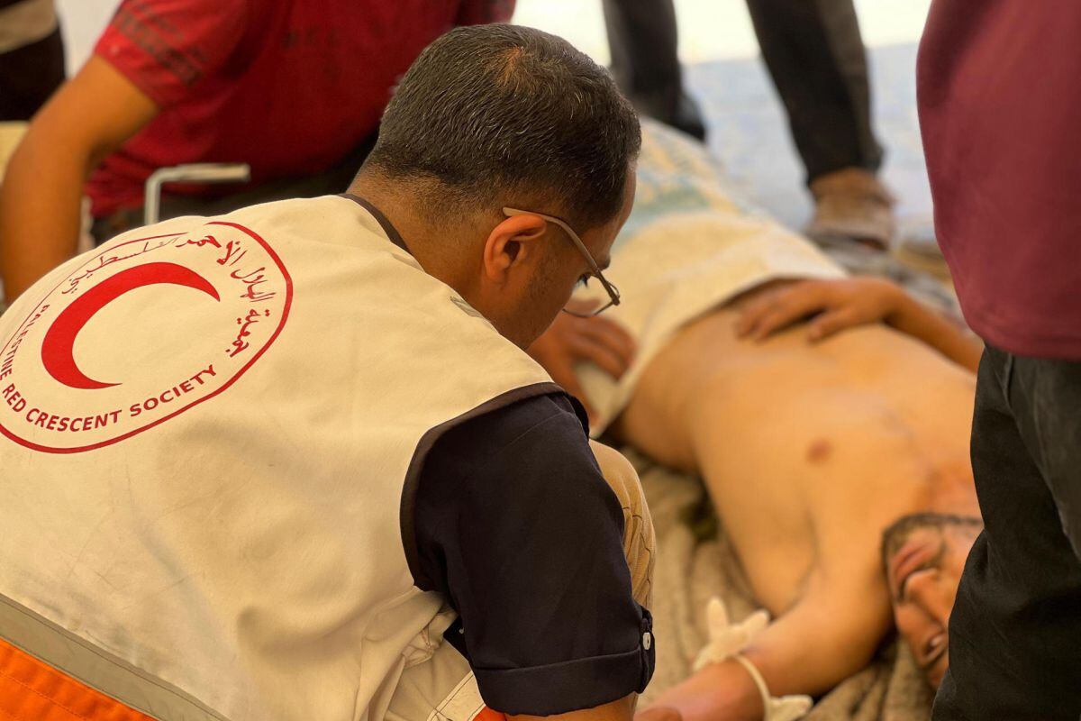 Hospital de campaña Al Saraya de la Media Luna Roja Palestina en la ciudad de Gaza ha recibido más de 100 heridos, algunos de gravedad. Foto: EFE/Media Luna Roja Palestina