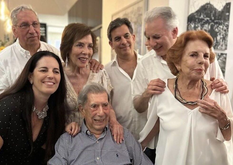 El pasado 28 de marzo, Mario Vargas Llosa cumplió 89 años y lo celebró con una reunión familiar. (Foto: @AlvaroVargasLl)
