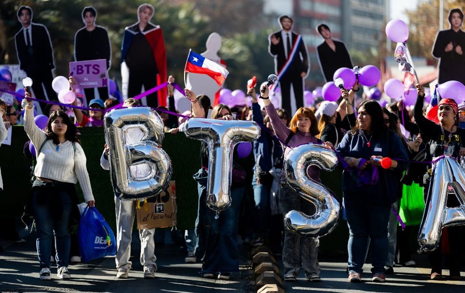 Fans alzan su voz de protesta y anuncian movilizaciones ante la suspensión de conciertos en el Estadio Nacional de Chile. (Foto: Javier Torres / EFE)