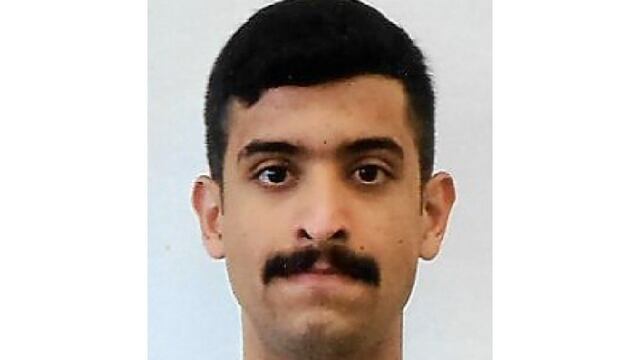 El FBI publica la foto de atacante saudí de base de Florida en busca de información