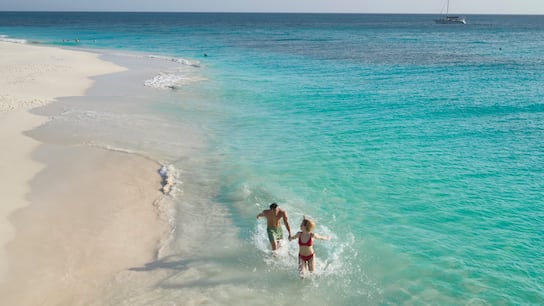 4. Eagle Beach (Este)