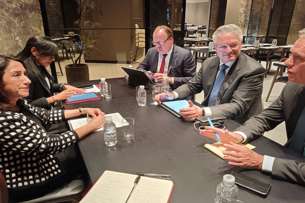 Desde Gyeongju, Corea del Sur, en el marco de la Reunión Anual Ministerial de APEC, la ministra Teresa Mera sostuvo una reunión con el secretario general de la Organización para la Cooperación y el Desarrollo Económico (OCDE).