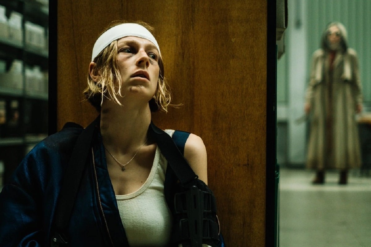 Gretchen (Hunter Schafer) es perseguida por una presencia siniestra en la película de terror "Cuckoo" (Foto: Neon)