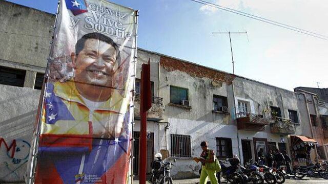 ¿Cuál fue el rumbo de Hugo Chávez en economía en sus 14 años de poder?