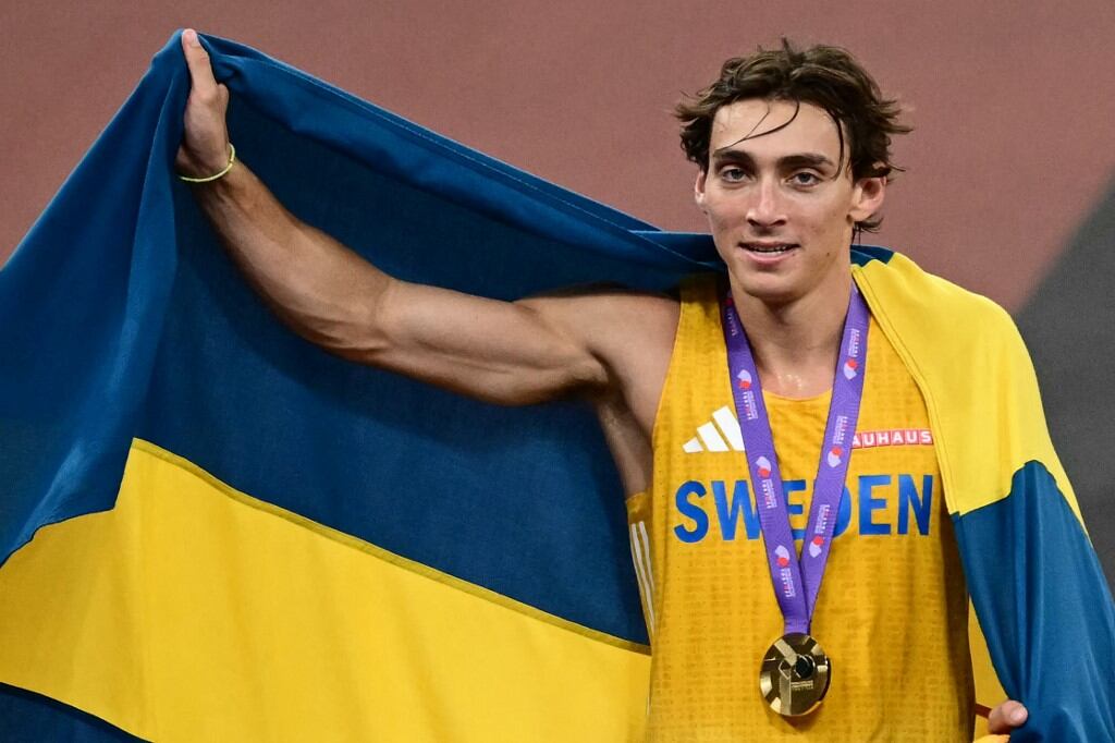 El campeón olímpico en París consigue su tercer oro mundial consecutivo, después de los de Eugene 2022 y Budapest 2023.(Photo by Yuichi YAMAZAKI / AFP)