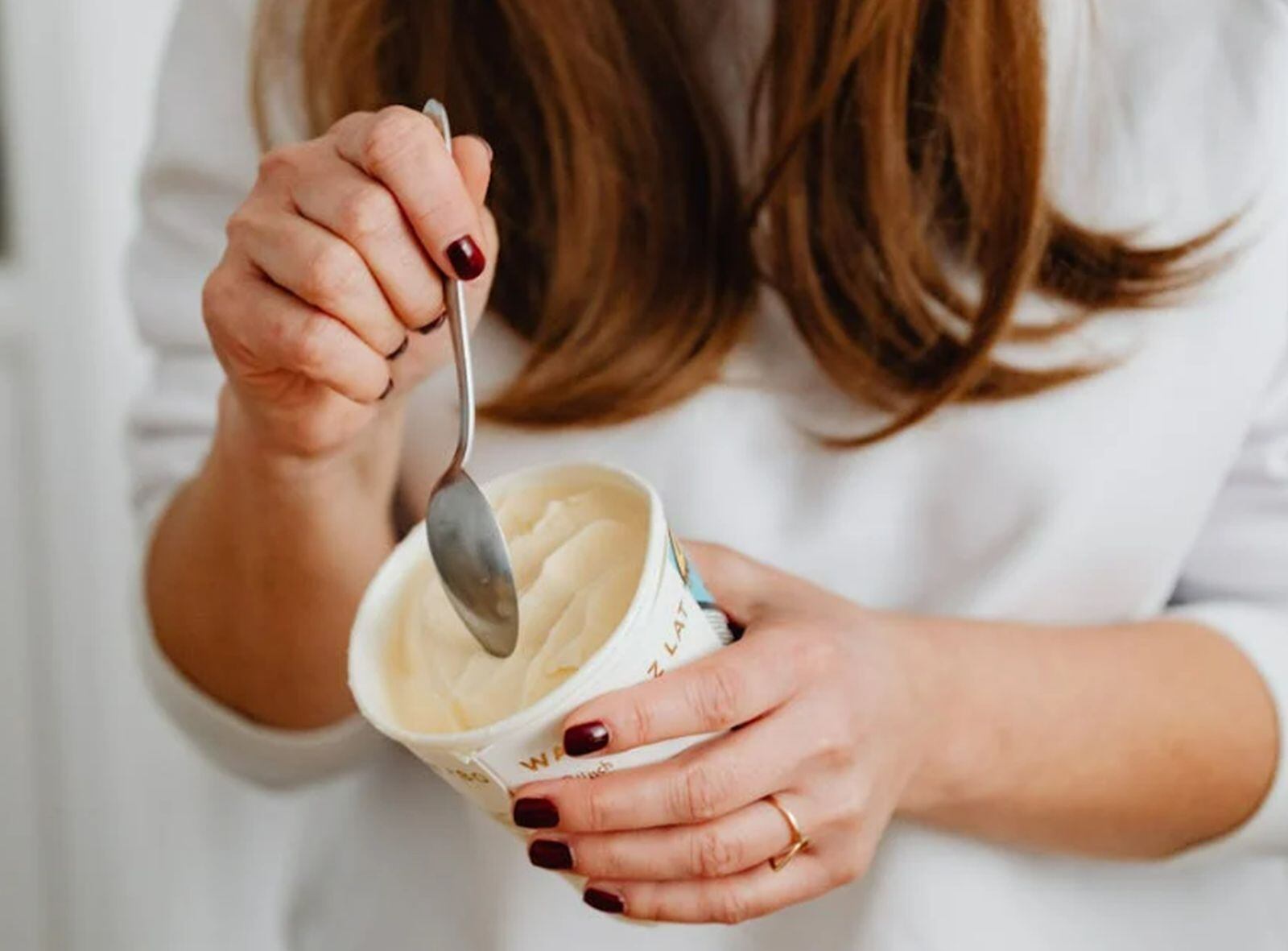 El cremoso helado de vainilla tiene como gran aliado al chocolate, pero no es el único. (Foto: Karolina Grabowska / Pexels)