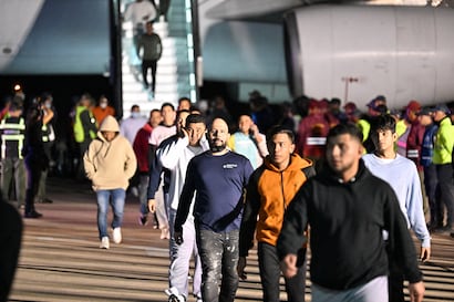 Estados Unidos busca localizar en el extranjero a migrantes deportados para cobrarles multas