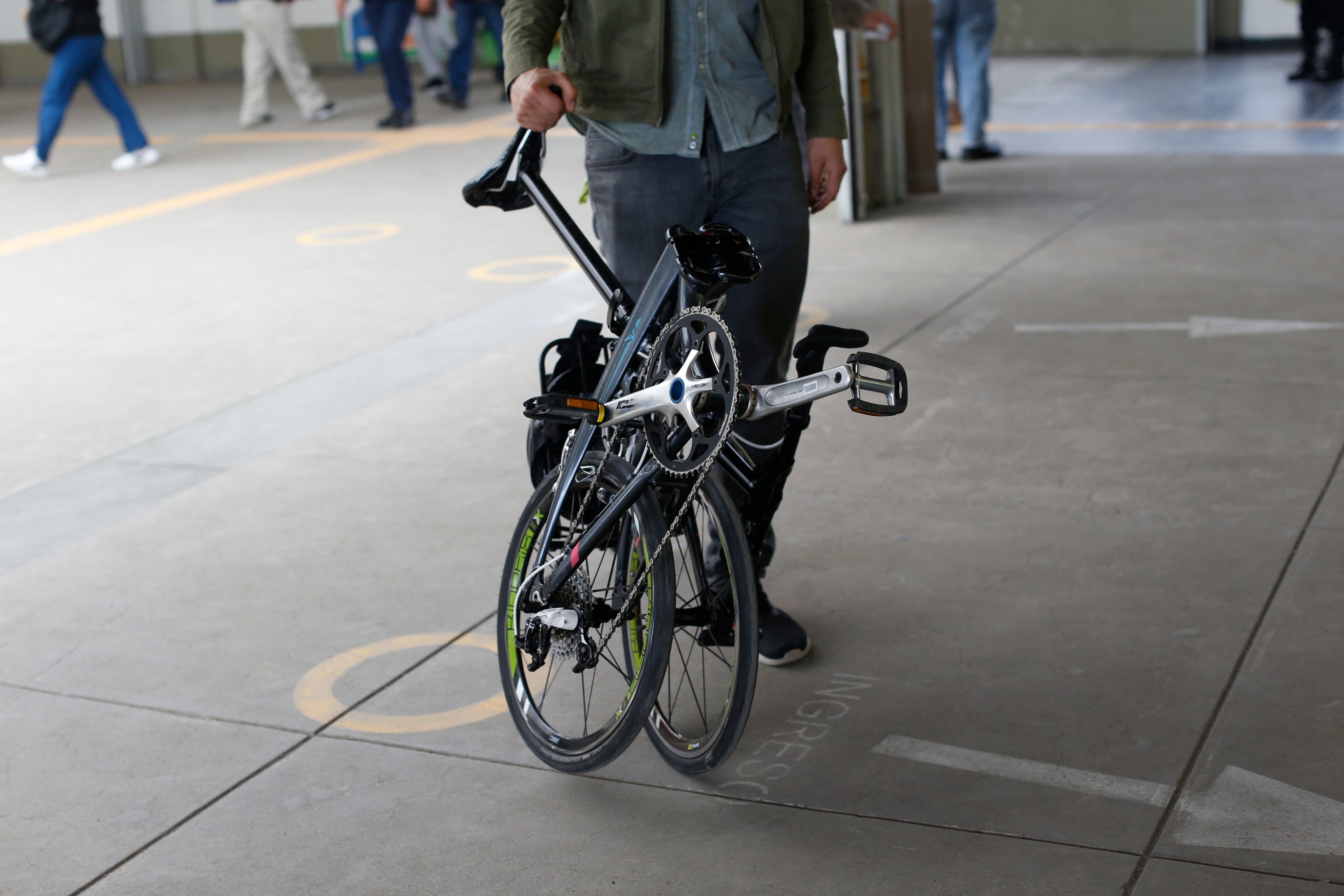Las bicicletas plegables son las más compactas y prácticas para transportarlas por la ciudad. Foto: Diana Marcelo