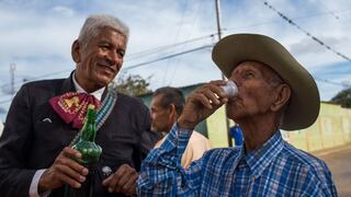 De whisky a cocuy, la crisis cambia el brindis de los venezolanos | FOTOS