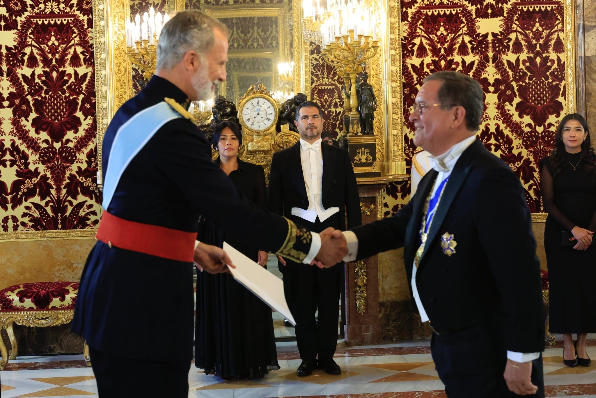 Luis Iberico presentó sus cartas credenciales como embajador del Perú en España. (Foto: Facebook Embajada de España en Perú)