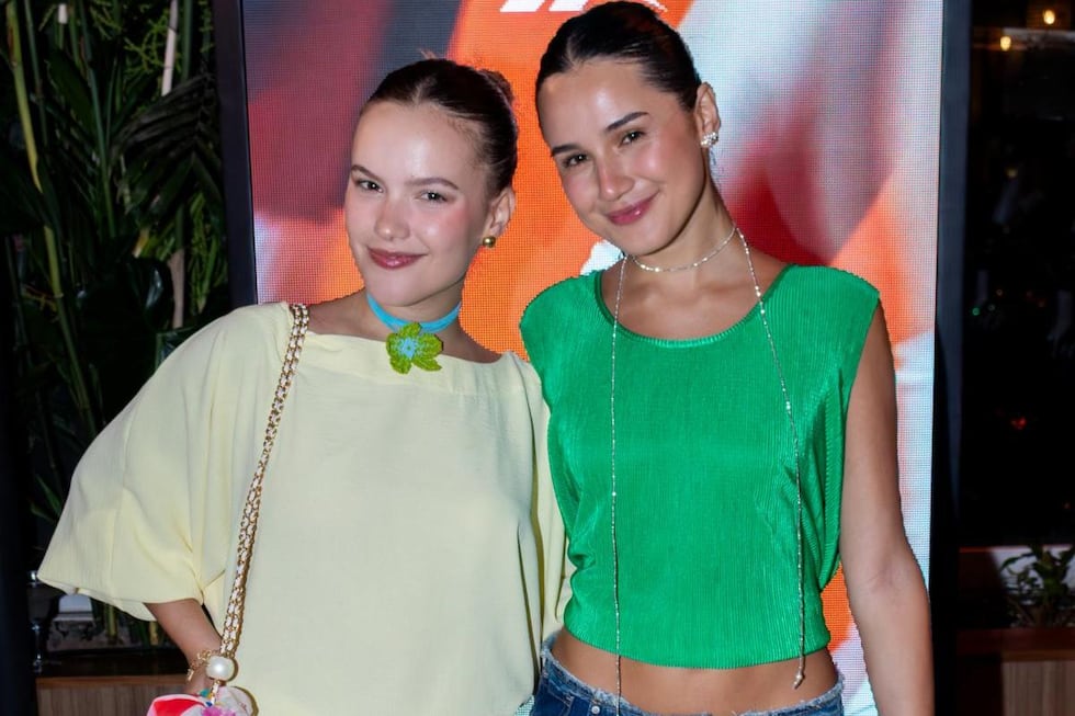 A todo color. Marilei Galindo y Luana Batanero resaltan en el evento Reebok Classics Club: Tropical Edition. Vista Corona, Magdalena.