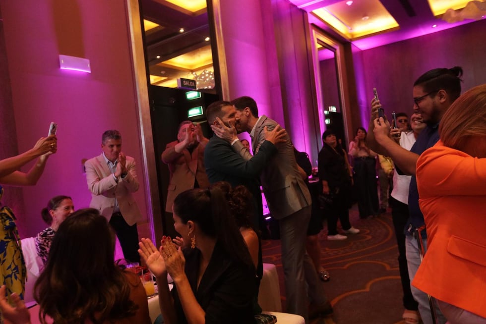 José Peláez recibe felicitación de Juan Carlos Rey de Castro. (Foto: Anthony Niño de Guzmán/ GEC)