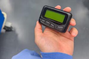 Irán prohíbe bíperes y walkie-talkies en vuelos tras las explosiones en Líbano
