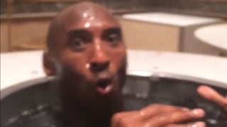 Kobe Bryant se unió al reto de agua helada con baño en una tina