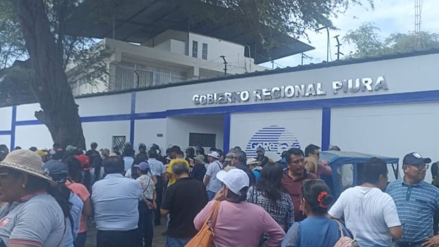 Piura: más de 500 profesores bloquearon vías de la región para exigir el pago de sus sueldos