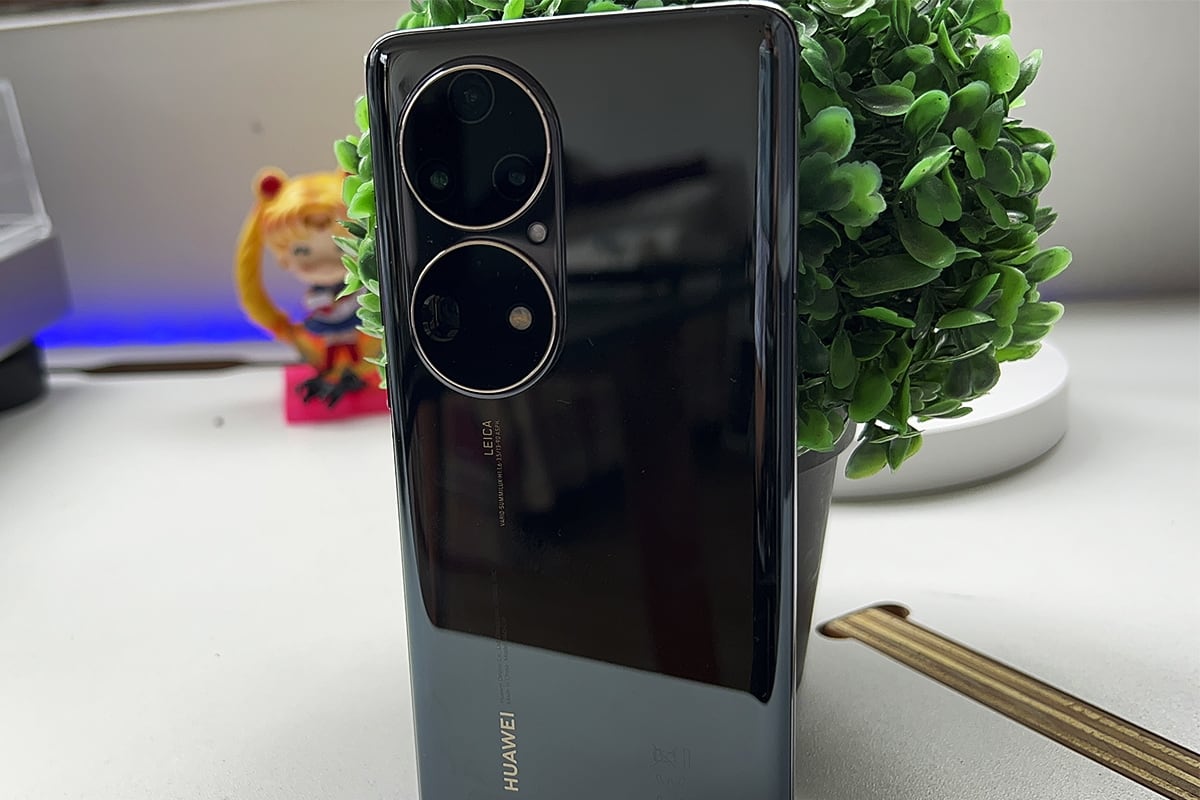 El dispositivo cuenta con un módulo de cámaras puestas en dos círculos gigantes. (Foto: Rommel Yupanqui)