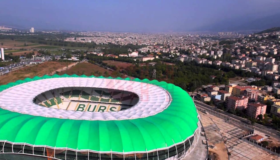 ¿Un estadio con forma de cocodrilo? Este es el equipo que acaba de hacer historia y juega en curioso recinto.