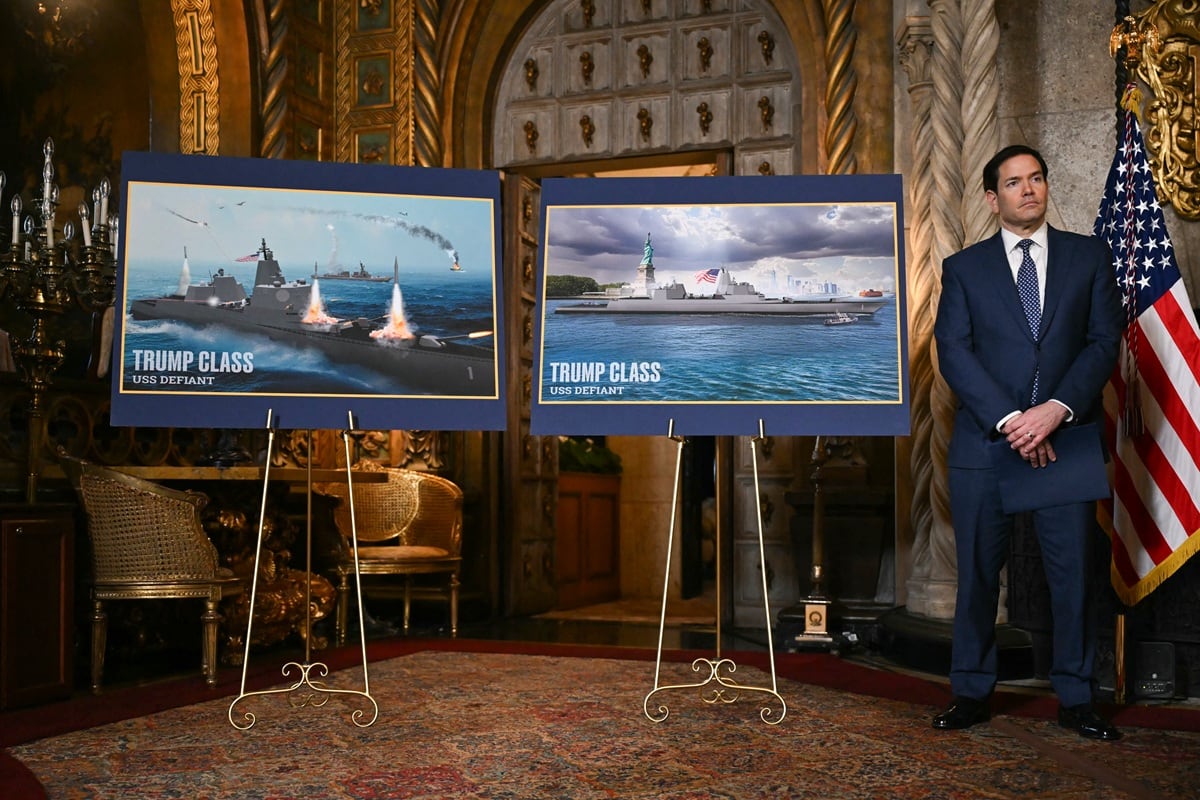 El anunció la nueva iniciativa de la Flota Dorada de la Armada de Estados Unidos, una nueva clase de buques de guerra, en Mar-a-Lago en Palm Beach, Florida, el 22 de diciembre de 2025. (ANDREW CABALLERO-REYNOLDS / AFP)