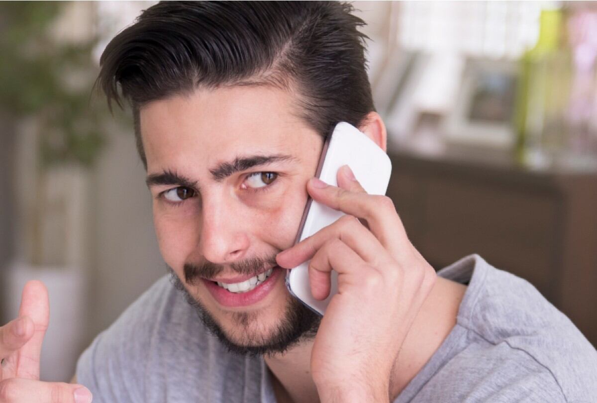 Los nuevos filtros de la app Teléfono de Google permiten a los usuarios ordenar el historial de llamadas por llamadas perdidas, de contactos y números marcados como spam. | Crédito: Freepik