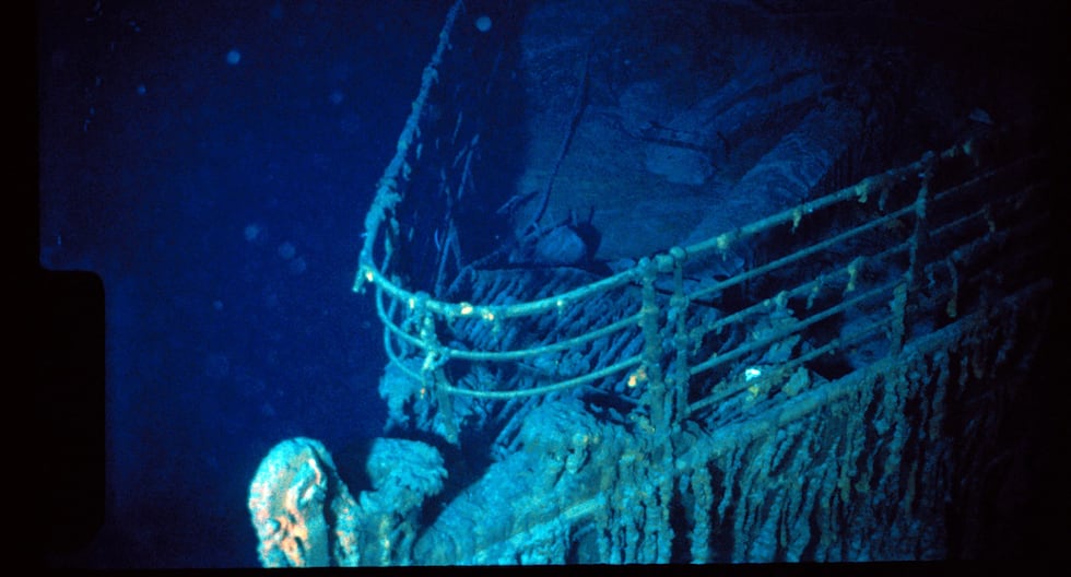 Esta imagen tomada durante la inmersión histórica de 1986, cortesía de WHOI, muestra la proa del Titanic. (AFP).