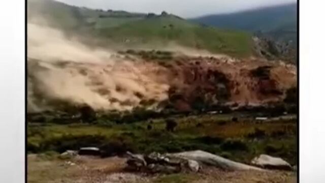Deslizamiento de cerro sepulta 13 viviendas en Yauyos