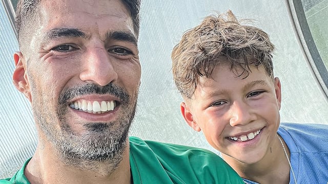 El festejo de Luis Suárez en los dos goles de su hijo para el título en la escuelita de Gremio