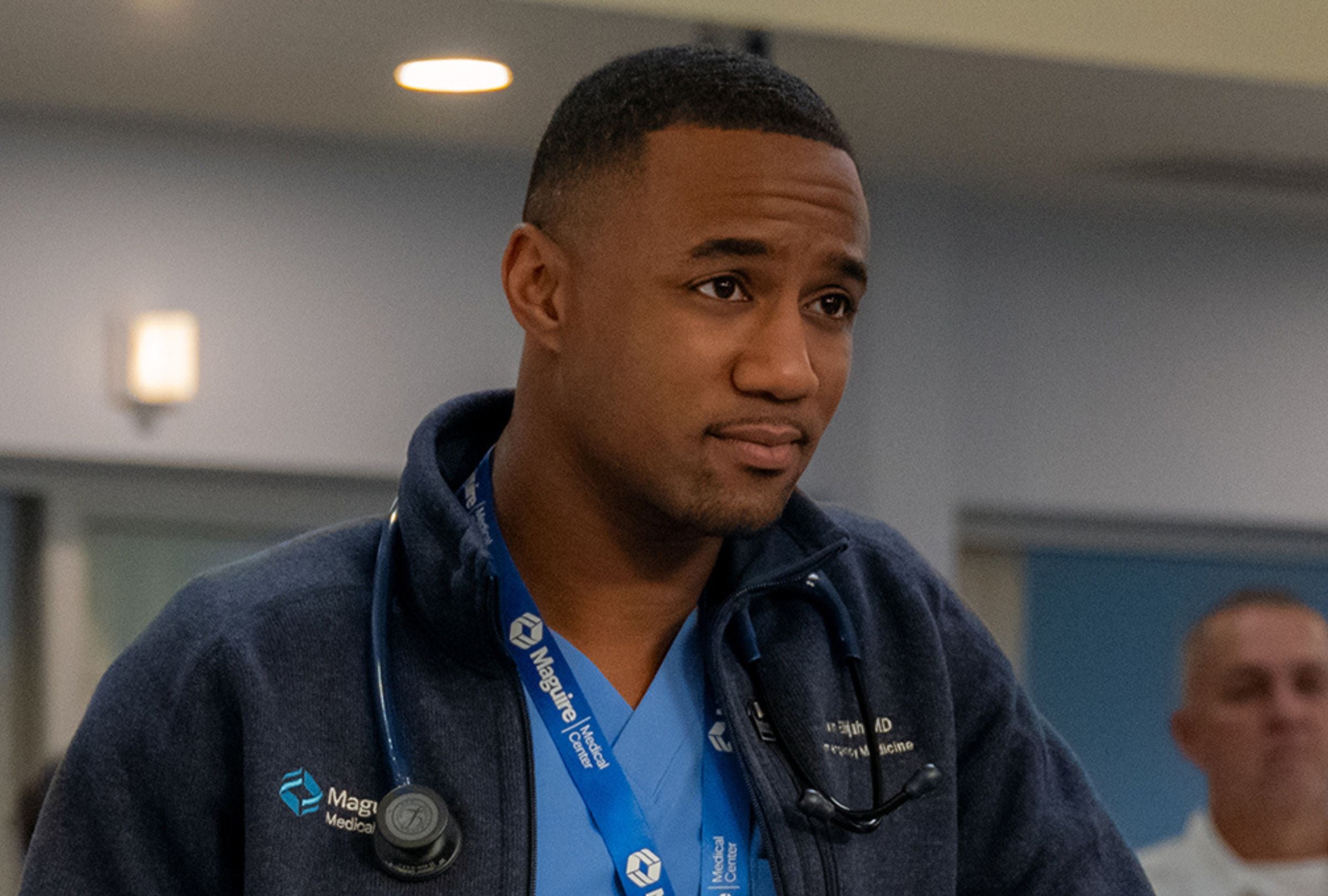 Jessie T. Usher como Sam Elijah en una escena de la serie médica "Pulso" (Foto: Netflix)