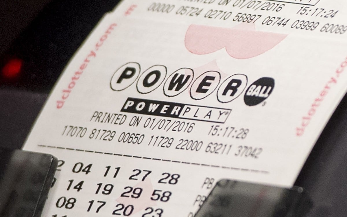 El sorteo de Powerball de este lunes ofrece un premio mayor estimado en US$ 1.600 millones tras quedar vacante el jackpot del sábado. (Foto: AFP)