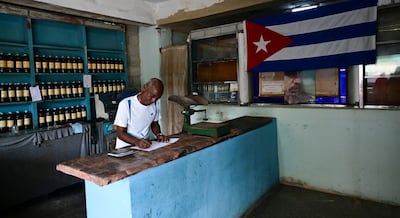 Cuba avanza hacia el fin de la libreta de abastecimiento, símbolo de la Revolución