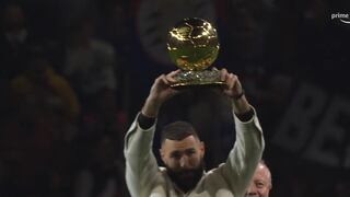 Emoción a flor de piel: Benzema presentó su Balón de Oro al Lyon y se llevó gran ovación | VIDEO
