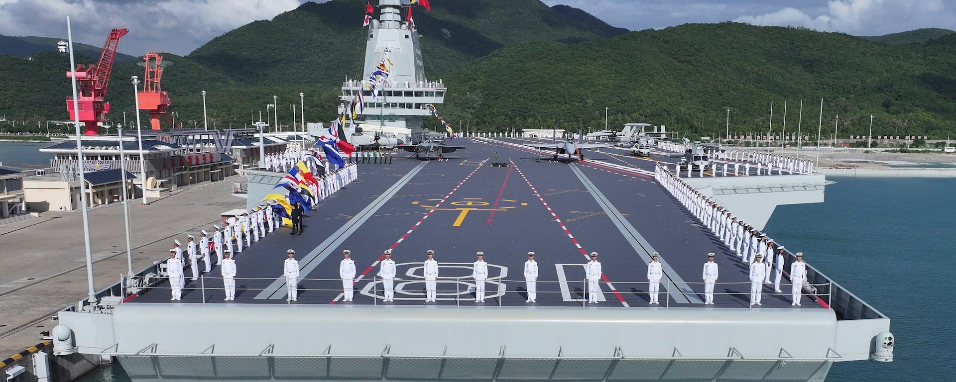 ¿Cómo es el Fujian, el portaaviones más grande y sofisticado de China? ¿Puede realmente desafiar el poder naval de EE.UU.?