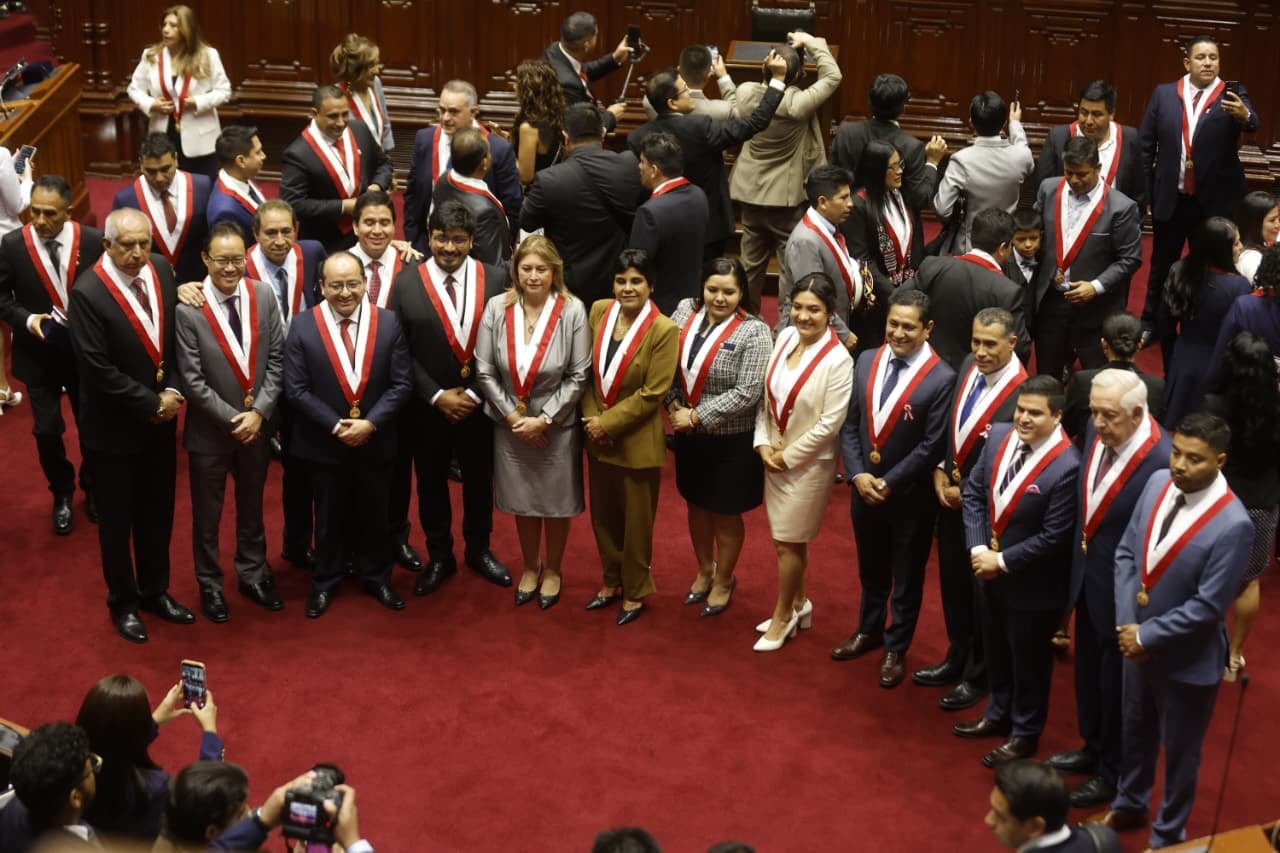 Ceremonia de juramentación de los diputados elegidos para el período parlamentario 2026-2031, realizada en la sede del Congreso de la República. Durante la sesión protocolar, los parlamentarios prestaron juramento para asumir oficialmente sus funciones, dando inicio a la labor legislativa de la Cámara de Diputados en el marco del nuevo Congreso bicameral para el quinquenio 2026-2031. Fotos: Mario Zapata N. / @photo.gec