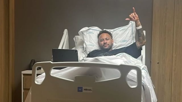 Neymar fue intervenido quirúrgicamente de la rodilla izquierda y ya inició su recuperación, con la mira puesta en llegar en plenitud al Mundial 2026 con la selección de Brasil.