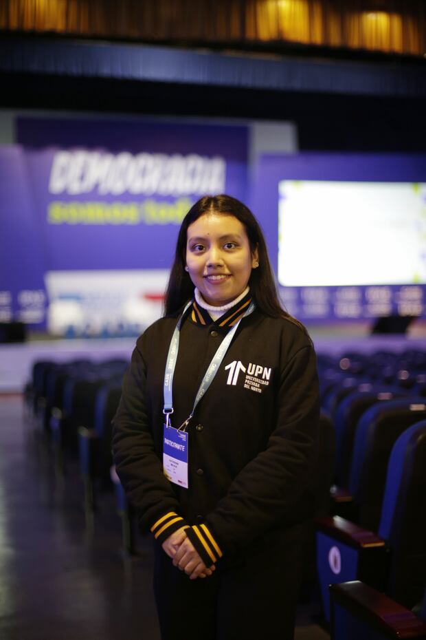 Katherine Michue Abarca, estudiante de ingeniería empresarial en la sede de Breña, Lima, de la Universidad Privada del Norte (foto: César Bueno).