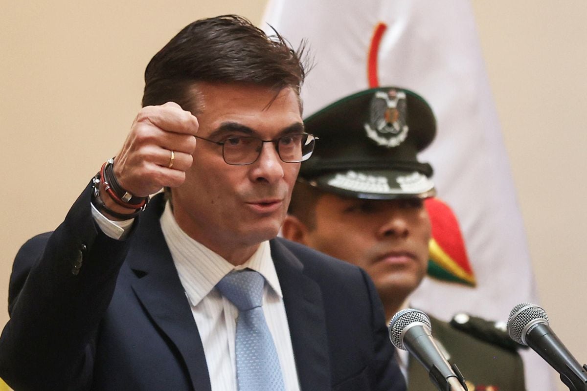 El presidente de Bolivia, Rodrigo Paz, habla durante el acto de posesión del nuevo comandante general de la Policía Boliviana, Mirko Sokol, este viernes en el Palacio de Gobierno, en La Paz. Foto: EFE/ Luis Gandarillas