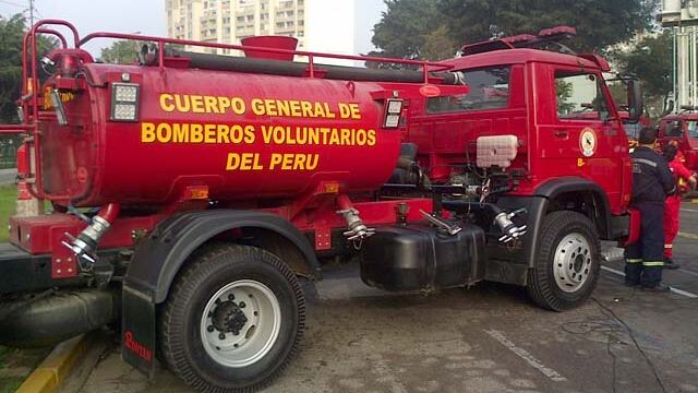 Bomberos reciben cinco cisternas para abastecimiento y atender emergencias en diversas regiones