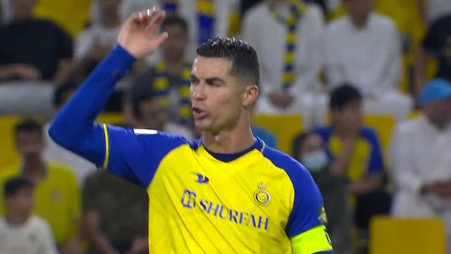 Le cortaron un contragolpe y “explotó”: Cristiano Ronaldo se ganó la amarilla en el Al Nassr vs. Abha | VIDEO